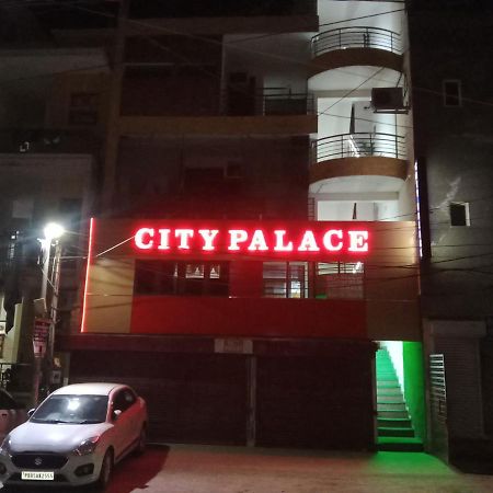 City Palace Панчкула Экстерьер фото